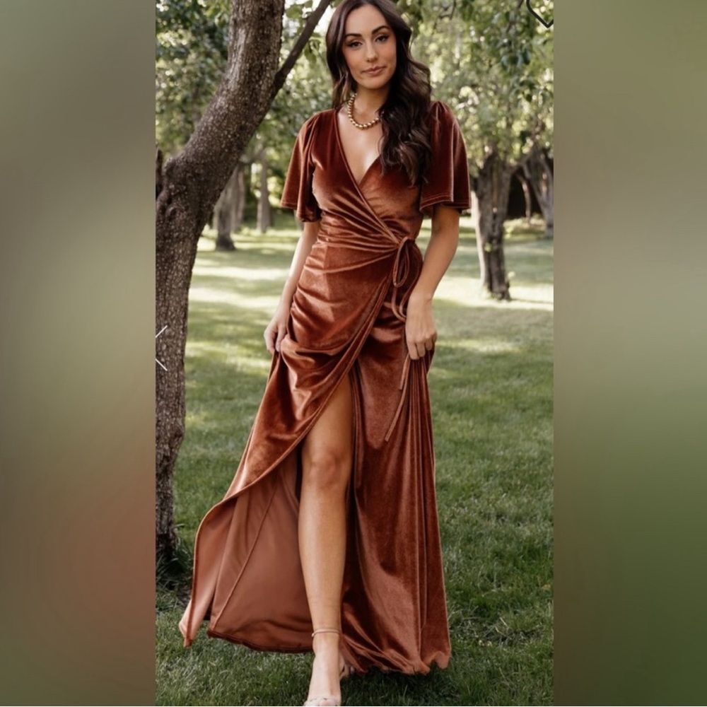 Baltic Born Meghan Velvet Wrap Short Sleeve Maxi Dress Size Medium in Spice